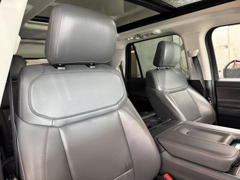 Used 2025 Ford Expedition Active AWD/4WD image 30