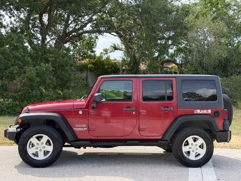 Used 2011 Jeep Wrangler Unlimited Sport AWD/4WD image 2