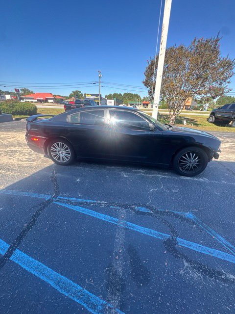 Used 2011 Dodge Charger SE RWD image 3