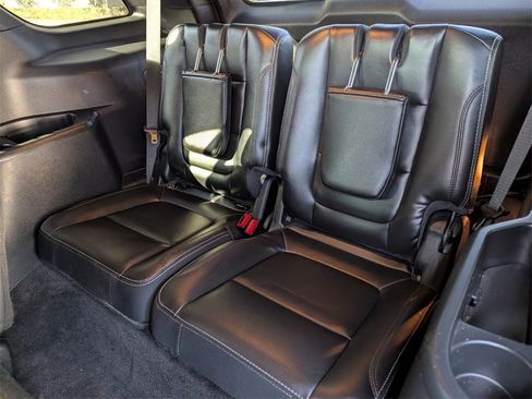 Used 2018 Ford Explorer Limited image 17