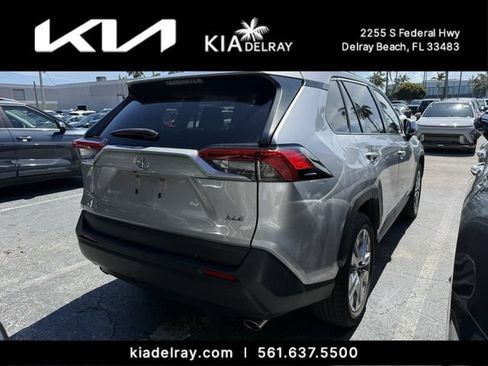 Used 2021 Toyota RAV4 XLE Premium FWD image 7