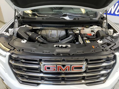 Used 2025 GMC Acadia Elevation image 9