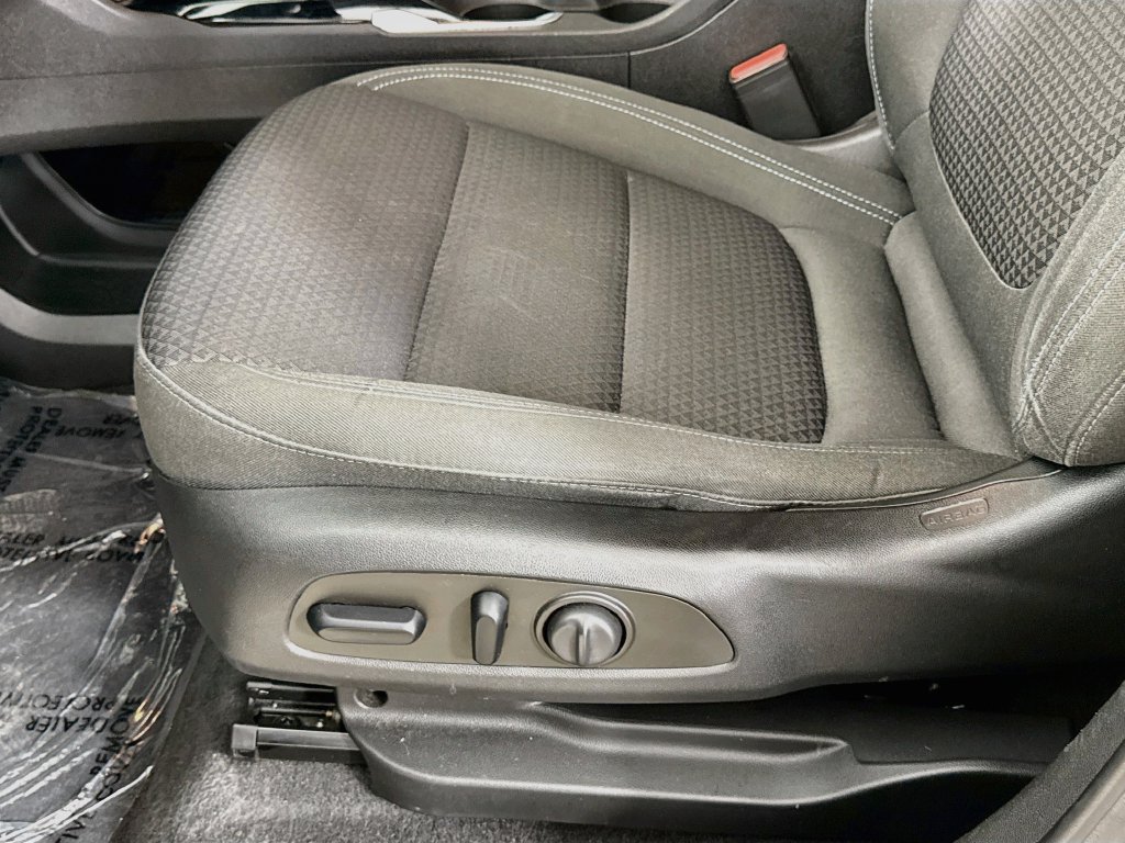Used 2022 Chevrolet Bolt EUV LT w/ Comfort Package FWD image 22