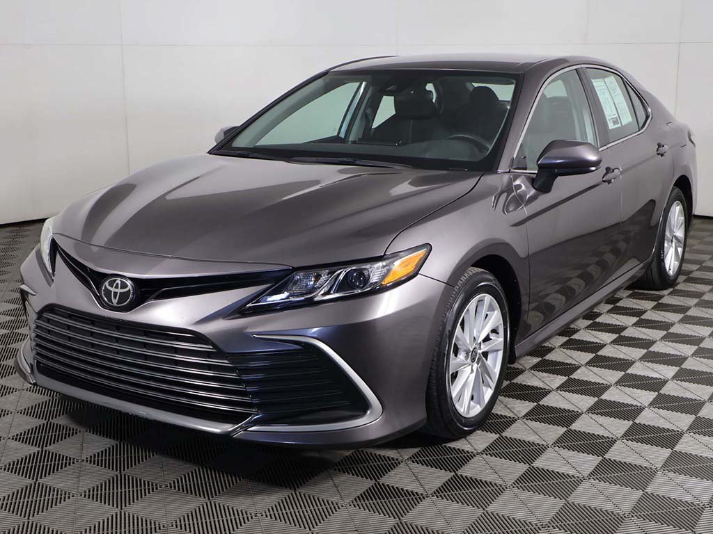 Used 2023 Toyota Camry LE FWD image 5