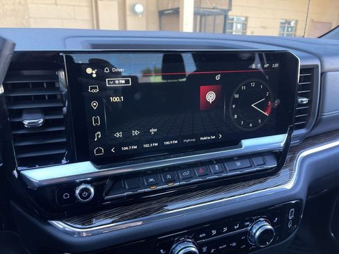 Used 2024 GMC Sierra 1500 Elevation image 13