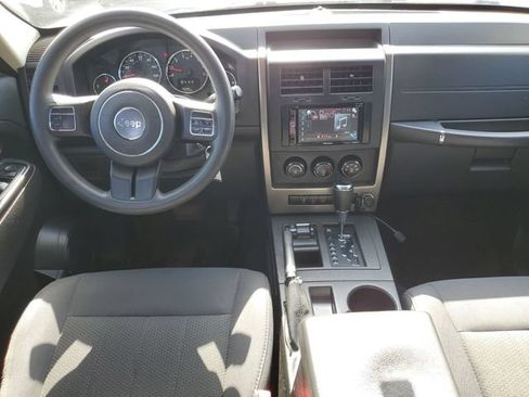 Used 2012 Jeep Liberty Sport AWD/4WD image 17