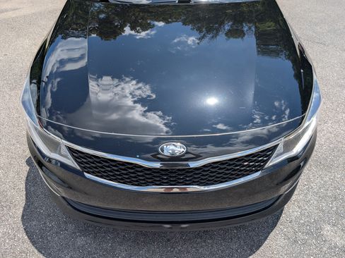 Used 2018 Kia Optima LX w/ 17" Alloy Wheels Package FWD image 12