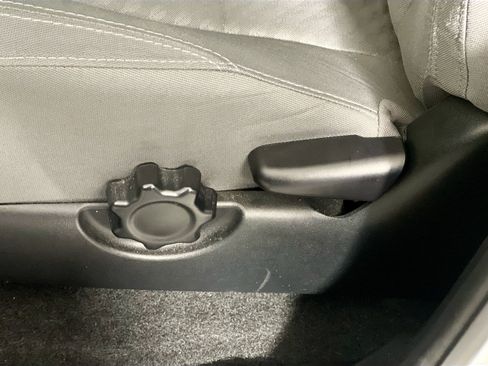 Used 2022 Toyota Tacoma SR5 RWD image 15