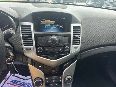 Used 2016 Chevrolet Cruze LT w/ Technology Package FWD image 18