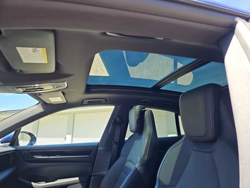 Certified 2025 Porsche Macan 4S Electric AWD/4WD image 17