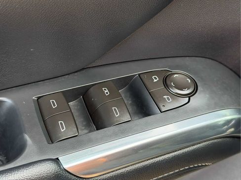 Used 2026 Chevrolet Traverse LT FWD image 8