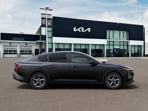 New 2026 Kia K4 LXS FWD image 8