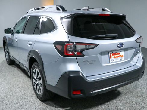 Used 2023 Subaru Outback Premium AWD/4WD image 9