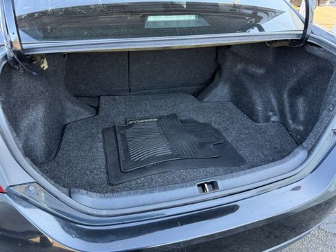 Used 2018 Toyota Corolla LE image 19