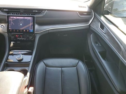 Certified 2025 Jeep Grand Cherokee Limited w/ Luxury Tech Group II image 22