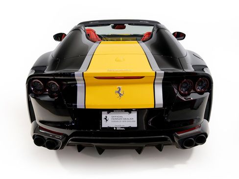 Used 2021 Ferrari 812 GTS image 17