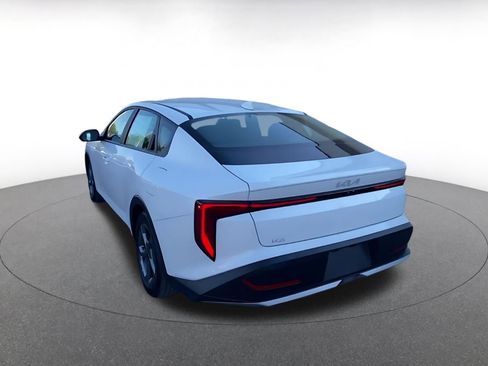 Used 2025 Kia K4 LXS image 11