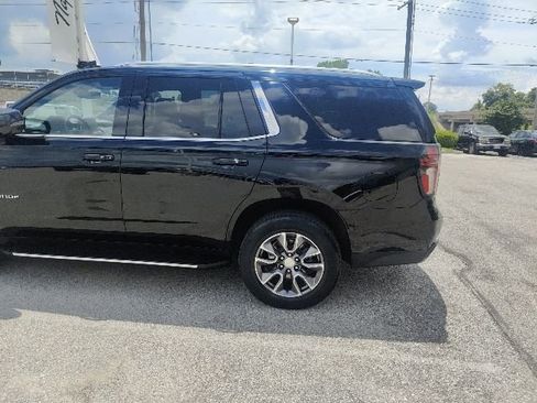 Used 2021 Chevrolet Tahoe LT w/ LT Signature Package AWD/4WD image 3