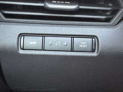 Used 2023 Nissan Altima 2.5 SR FWD image 16