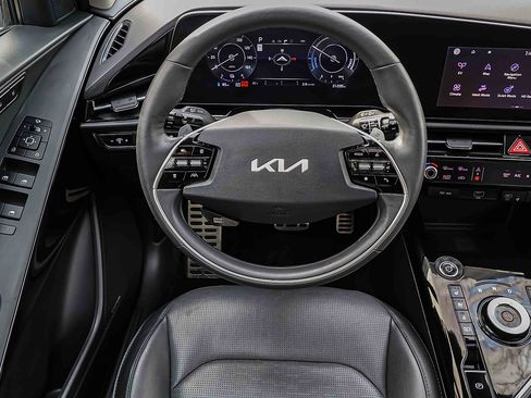 Certified 2023 Kia Niro Wave w/ Wave Preserve Package image 16