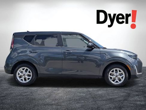 Certified 2025 Kia Soul LX w/ LX Technology Package FWD image 2