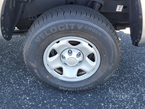 Certified 2022 Toyota Tacoma SR image 10