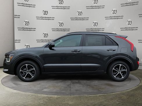 Used 2025 Kia Niro LX image 2