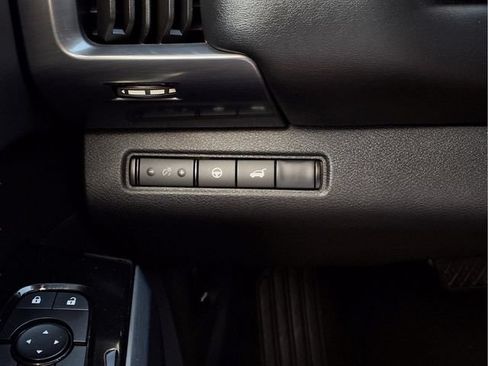 Used 2023 Nissan Pathfinder SL AWD/4WD image 12