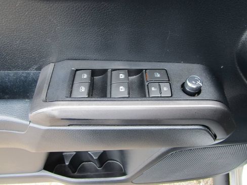 Used 2018 Toyota Tacoma TRD Off-Road AWD/4WD image 22