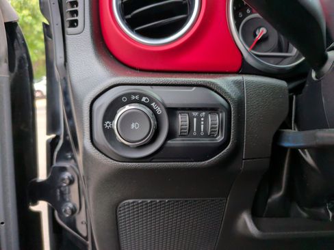 Used 2022 Jeep Wrangler Unlimited Rubicon w/ LED Lighting Group AWD/4WD image 27