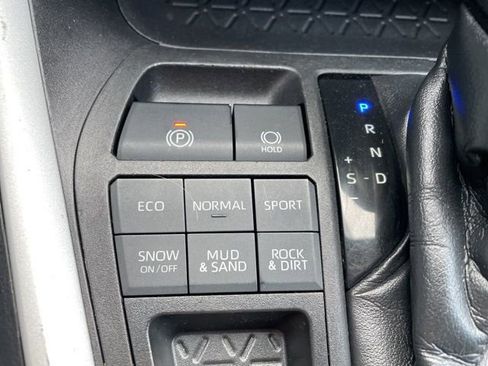 Used 2021 Toyota RAV4 LE image 22