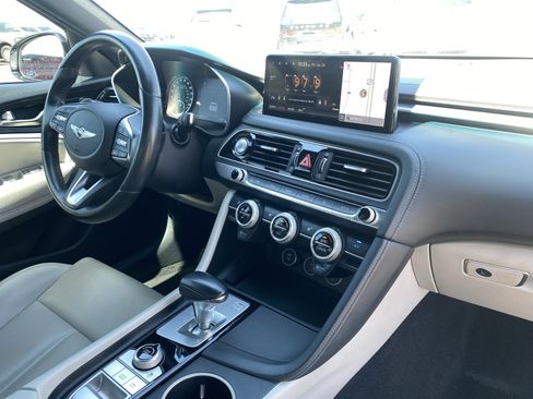 Used 2022 Genesis G70 2.0T RWD image 12