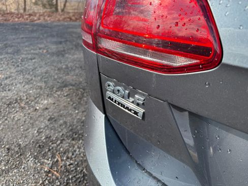 Used 2017 Volkswagen Golf S image 10