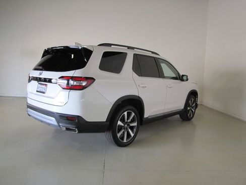 Used 2025 Honda Pilot Touring image 25