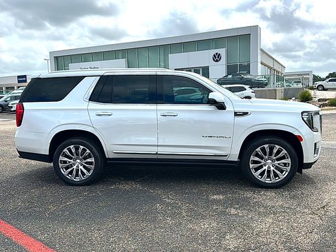 Used 2022 GMC Yukon Denali AWD/4WD image 9