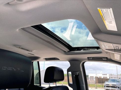 Used 2020 GMC Yukon XL Denali w/ Denali Premium Package image 14