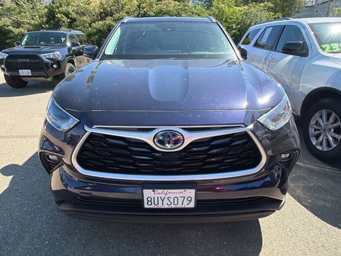 Used 2021 Toyota Highlander XLE AWD/4WD image 6