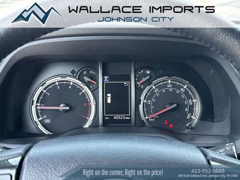Used 2024 Toyota 4Runner TRD Off-Road Premium AWD/4WD image 33