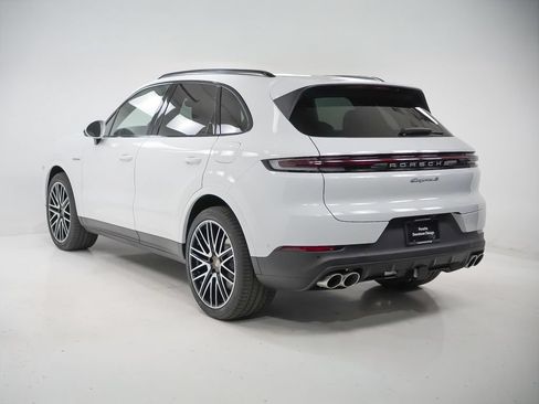 Certified 2026 Porsche Cayenne S AWD/4WD image 3