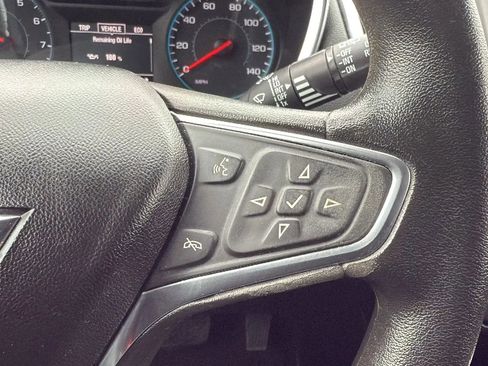 Used 2018 Chevrolet Equinox LT image 11