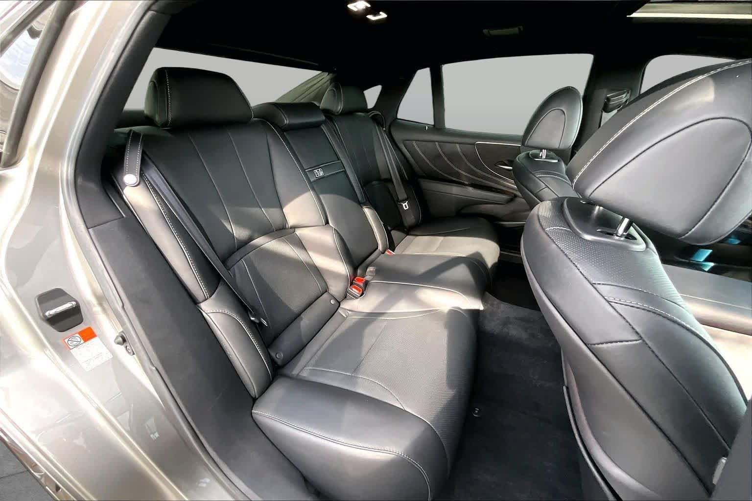 Used 2023 Lexus LS 500 w/ Accessory Package (Z2) RWD image 20