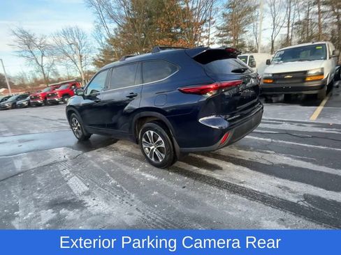 Used 2021 Toyota Highlander XLE image 9