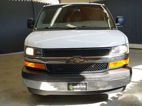 Used 2022 Chevrolet Express 2500 w/ Driver Convenience Package RWD image 2