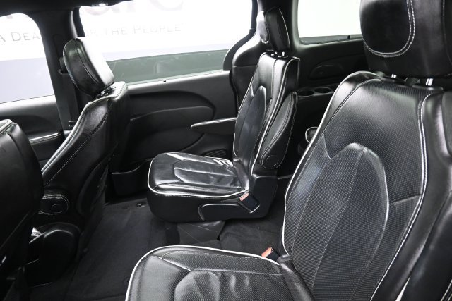 Used 2025 Chrysler Pacifica Limited FWD image 22