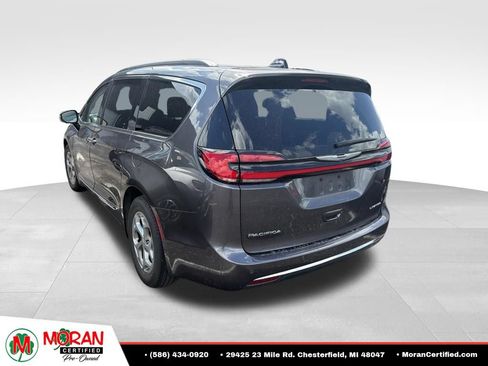 Used 2023 Chrysler Pacifica Limited FWD image 4