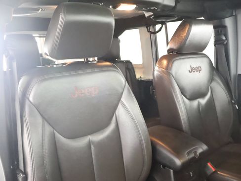 Used 2014 Jeep Wrangler Unlimited Sahara w/ Max Tow Package AWD/4WD image 48