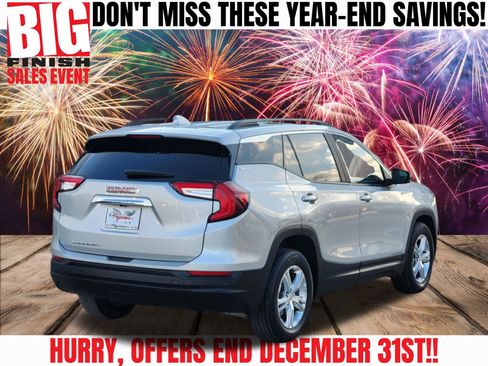 Used 2022 GMC Terrain SLE w/ Driver Convenience Package image 4