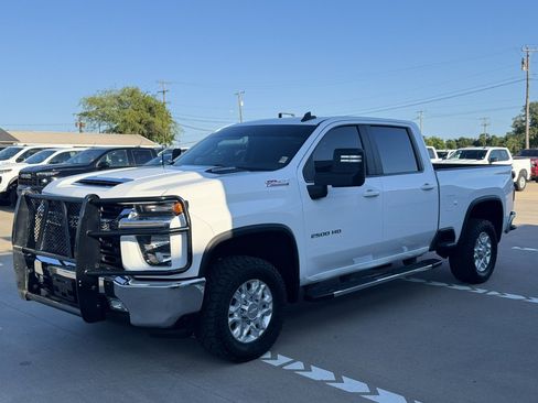 Used 2022 Chevrolet Silverado 2500 LT w/ Convenience Package AWD/4WD image 3
