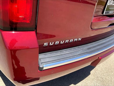 Used 2020 Chevrolet Suburban Premier AWD/4WD image 30