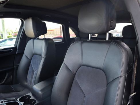 Used 2018 Porsche Macan AWD/4WD image 5